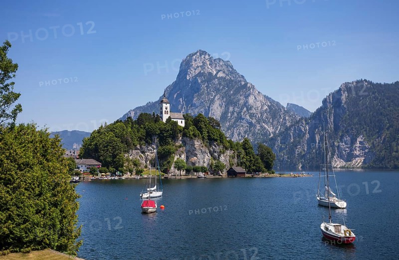 Drone shot, panorama shot, Johannesberg Chapel, Traunkirchen with Traunstein, Lake Lake Traun, Salzkammergut, Upper Austria, Austria, Europe