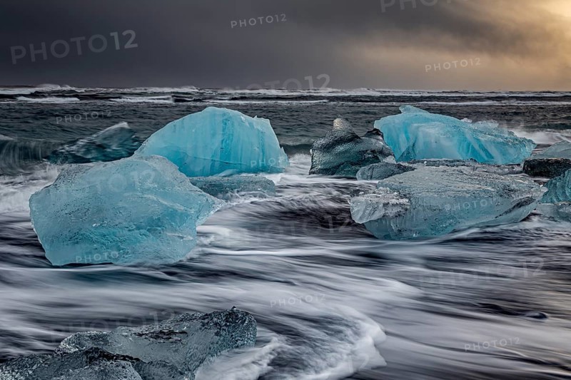 Ice floes in the sea during a storm and heavy spray, Breidamerkursandur, Jökulsarlon, south-east Iceland, Iceland, Europe
