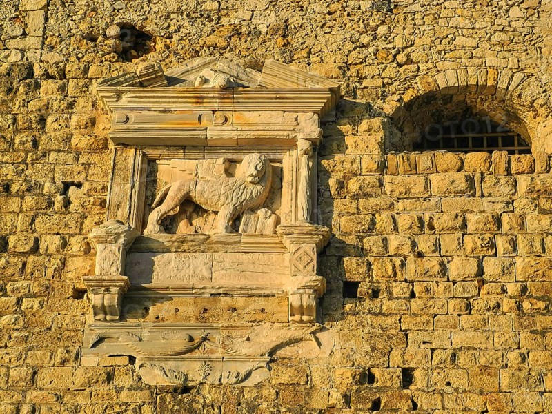 Morning light, Venetian sea fortress, Koules, Morosini, detail, Markus Lion, coat of arms, harbour, Heraklion, capital, island of Crete, Greece, Europe
