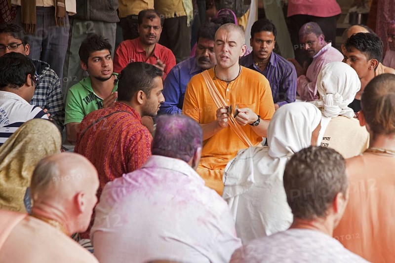 Followers praying at ISKCON Krishna Balaram temple in Vrindavan, Uttar Pradesh, India, Asia