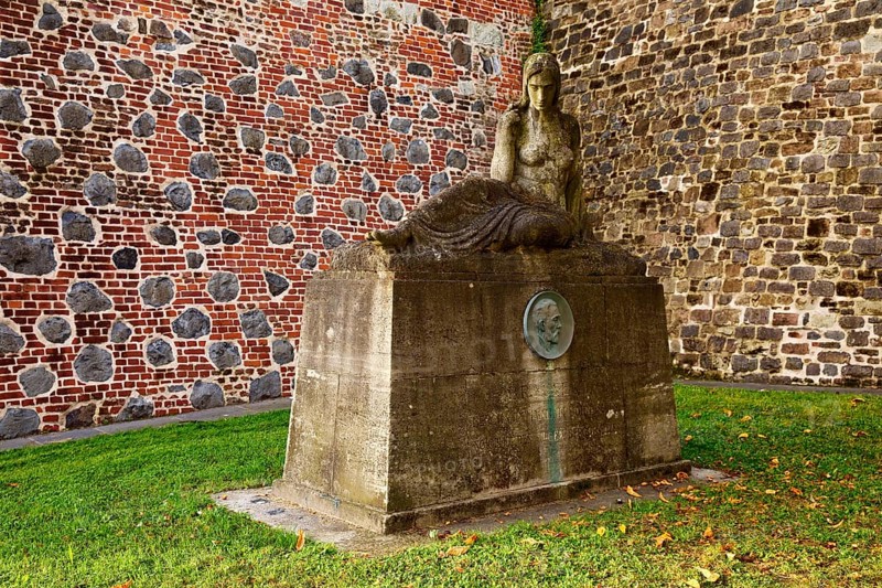 Brassert Monument by Hubert Netzer, Hermann Brassert elaborated the Prussian Mining Law of 1865, Alter Zoll, Bonn, North Rhine-Westphalia, Germany, Europe