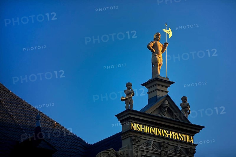 Statue of a national servant on the guildhall at the fish market, Erfurt, Thuringia, Germany, Europe