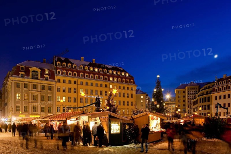 Christmas market on the Neumarkt