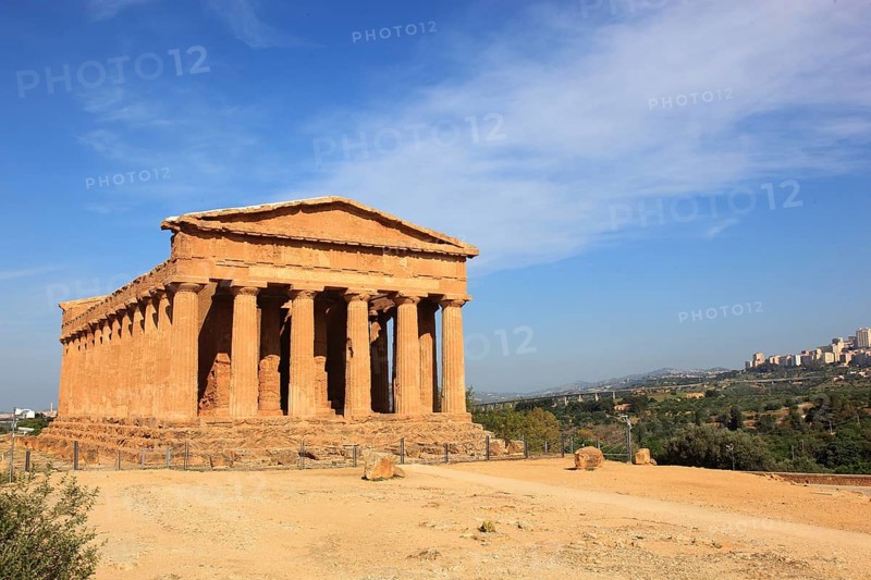 In the Parco Valle dei Templi di Agrigento, Unesco World Heritage Site, remains of the ancient city of Akragas in the Valley of the Temples of Agrigento, the Temple of Concordia, Sicily, Italy, Europe