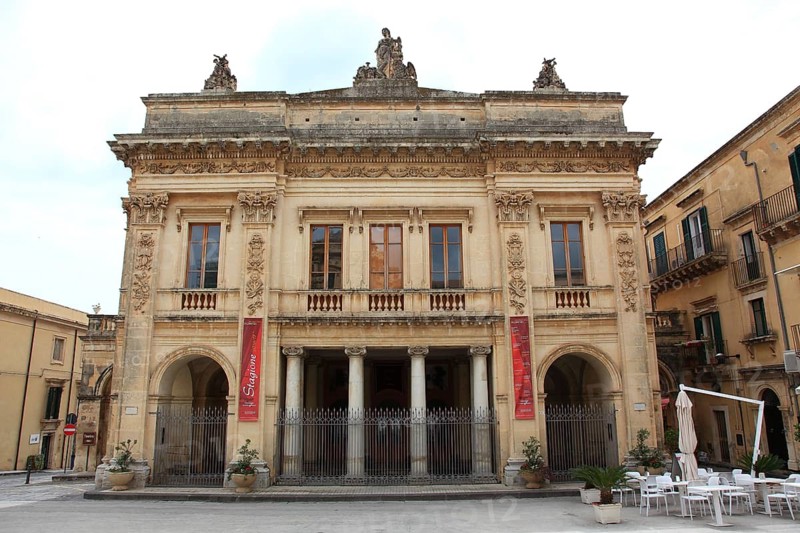 Old town of the late Baroque city of Noto in the Val di Noto, Theatre, Teatro Comunale Vittorio Emanuele, Syracuse Province, UNESCO World Heritage Site, Sicily, Italy, Europe