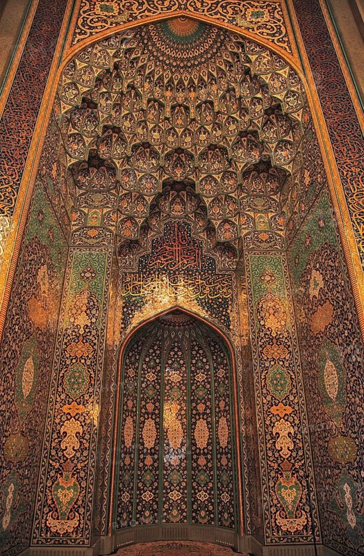 The Great Sultan Qabus Mosque in Muscat is the main mosque in Oman. It is considered one of the most important buildings in the country and one of the largest mosques in the world. Prayer niche, Oman, Asia