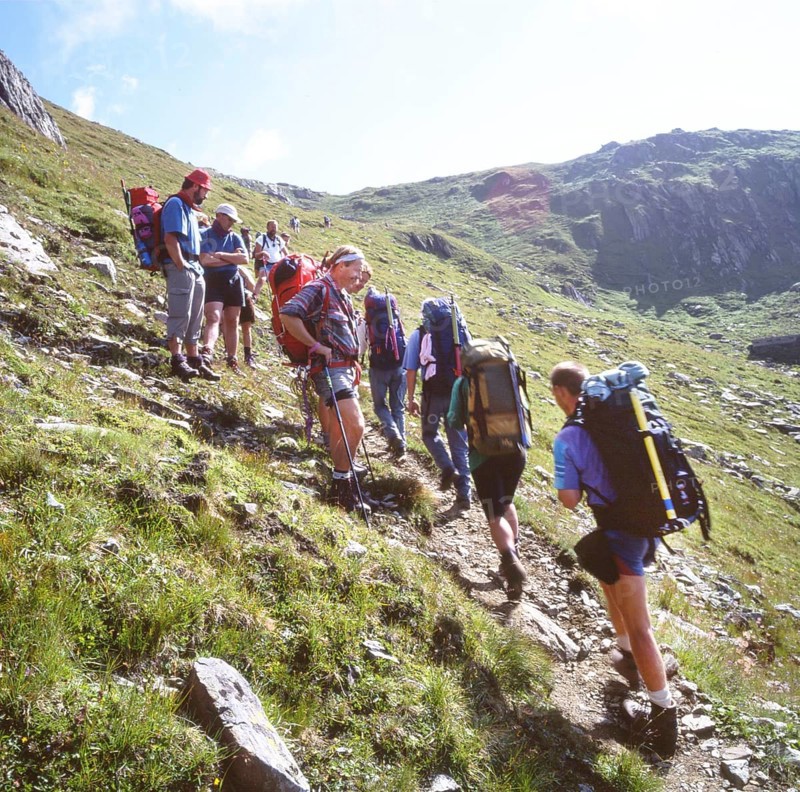 AUT, Austria, Matrei: For mountain hikers, the mountain tour on the Venedigerhoehenweg, here on 12.8.1994, with the ascent of the Grossvenediger over the glacier, is already a serious challenge that requires experience and caution, Europe
