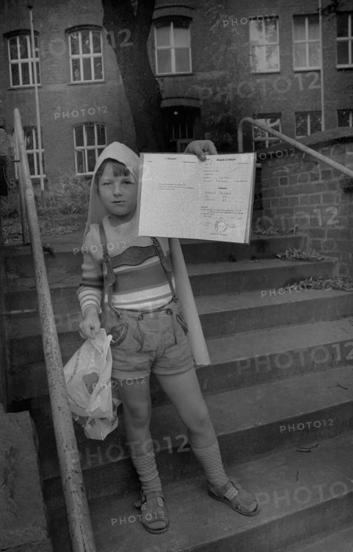The start of the big holidays and the report cards thrill children at the primary school on 24.7.1974 in Dortmund-Oespel, Germany, Europe