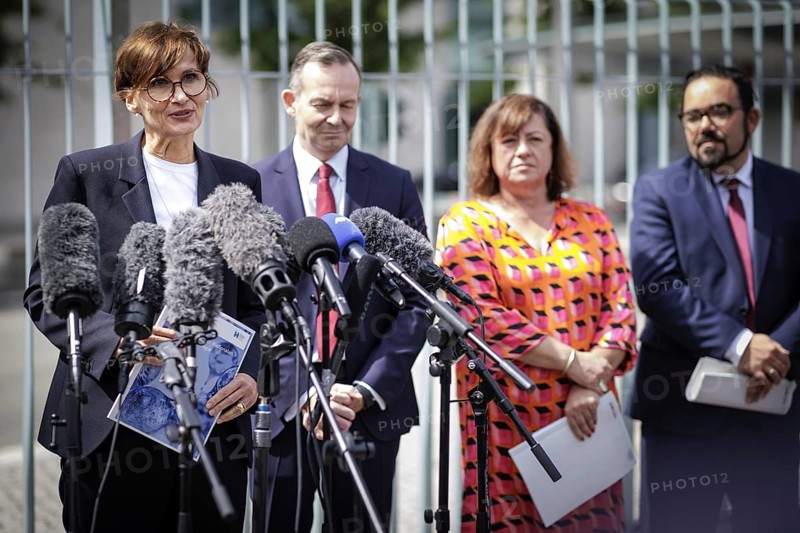 (L-R) Bettina Stark-Watzinger, Bundesministerin fuer Forschung und Bildung, Volker Wissing, Bundesminister fuer Verkehr und Ditgitales, Baerbel Kofler, Parlamentarische Staatssekretaerin im Bundesministerium fuer wirtschaftliche Zusammenarbeit und Entwic