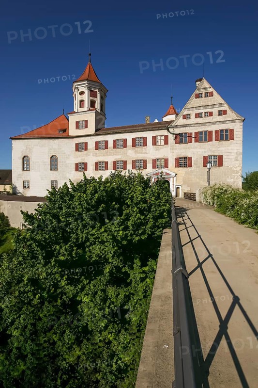 Brenz Castle, 17th century Renaissance castle, bridge, access, landmark of the municipality of Sontheim an der Brenz, the oldest local history museum in Baden-Württemberg, local history, rural life, geological, palaeontological, local history collection, architecture, historical building, district of Brenz an der Brenz, Sontheim an der Brenz, district of Heidenheim, Baden-Württemberg, Germany, Europe