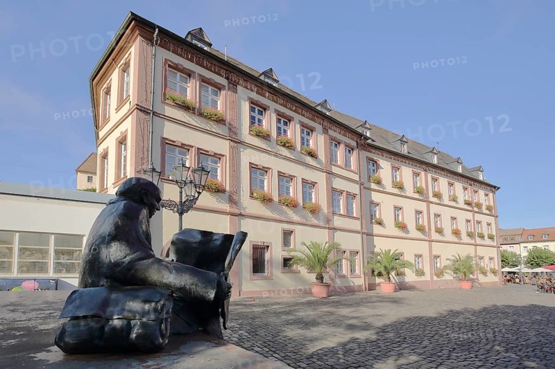 Baroque Town Hall and sculpture The Newspaper Reader by Franz Werner Müller Steinfurth 1952 on Juliusplatz, Town Hall Square, Rathausplatz in Neustadt an der Weinstraße, Rhineland-Palatinate, Germany, Europe