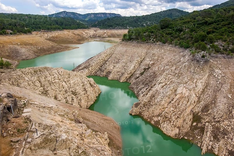 Barrage de Bimont reservoir with lowered water level, Beaurecueil, Provence-Alpes-Côte dAzur, France, Europe