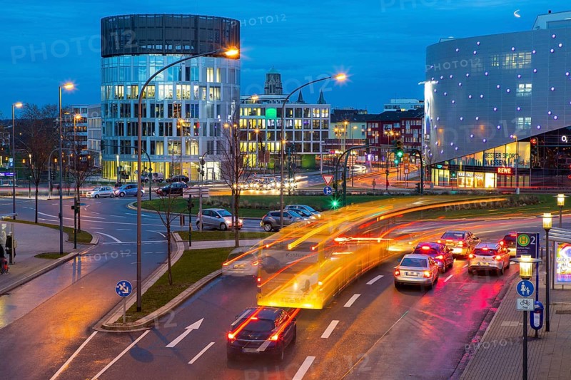 Evening city traffic in Essen, Germany, large intersection, roundabout, Berliner Platz, Berlin Square, this area would also be affected by a diesel driving ban, Essen, North Rhine-Westphalia, Germany, Europe