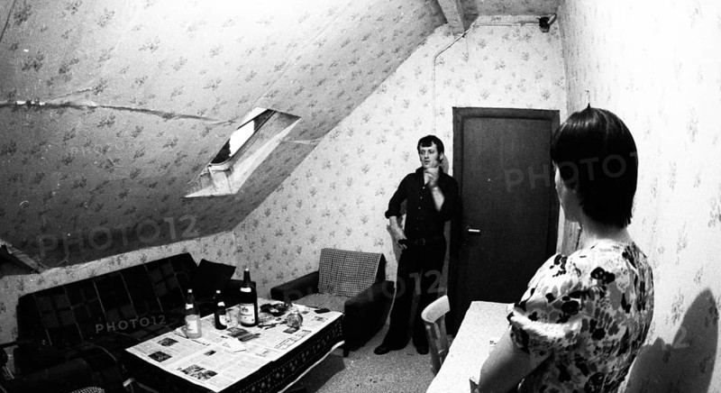 The rent profiteering with guest workers in the district according to a tried and tested pattern, equipping a 3-room flat with approx. 9 beds and a bed rent of 100 DM, here on 13.9.1974 in Duisburg, Germany, Europe