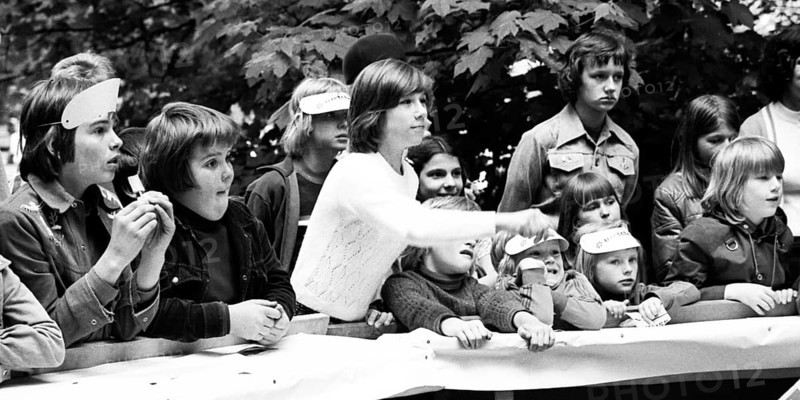 The children's parties of the Young Pioneers (JP) of the children's organisation of the DKP, modelled on the GDR, were intended to offer children entertainment during the holidays through sack races, egg races and all kinds of games and to give their parents ideas here on 31 May 1975 in Wuppertal, Cologne and Krefeld, Germany, Europe