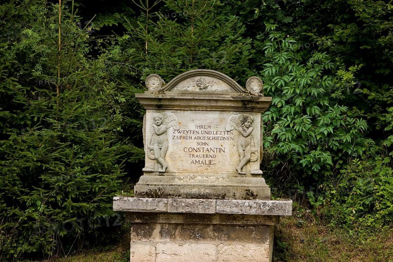 Tiefurt is the former place of the muses of Weimar court society. From 1781, the rural estate was the summer residence of Duchess Anna Amalia of Saxe-Weimar and Eisenach