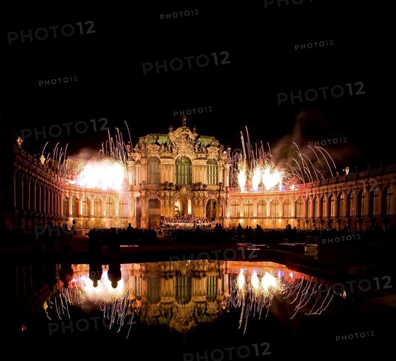 Dresden Zwinger in the evening, the Landesbühnen Sachsen will conclude the annual open-air season with a fireworks display during a performance of Carl Orff's Carmina Buranan