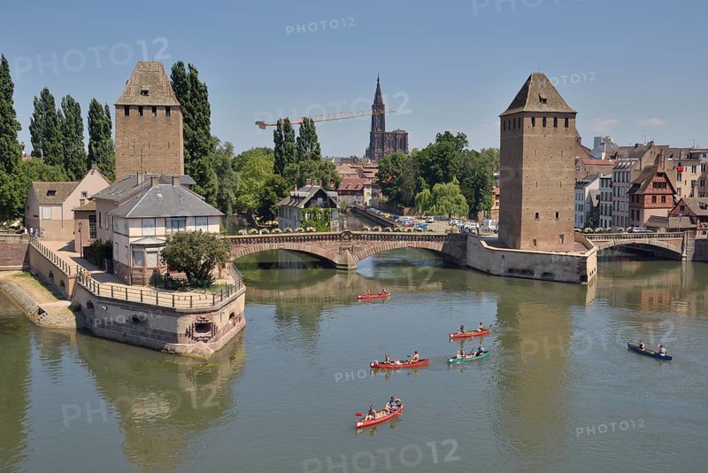Canoeists on the River Ill at the Ponts Couverts bridge with the towers, UNESCO World Heritage Site, historic centre or Grand Ile, Strasbourg, Département Bas-Rhin, Alsace, France, Europe