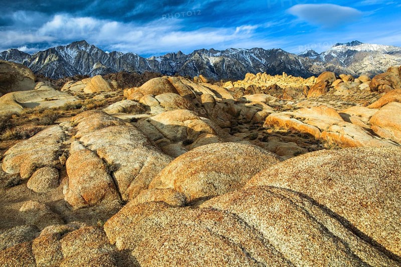 Granite boulder with Sierra Nevada mountain range in background, Lone Pine Peak, 12994, feet, Mt. Whitney, 14497, highest mountain in USA, Lower 48, Alabama Hills, Lone Pine, California, USA, North America