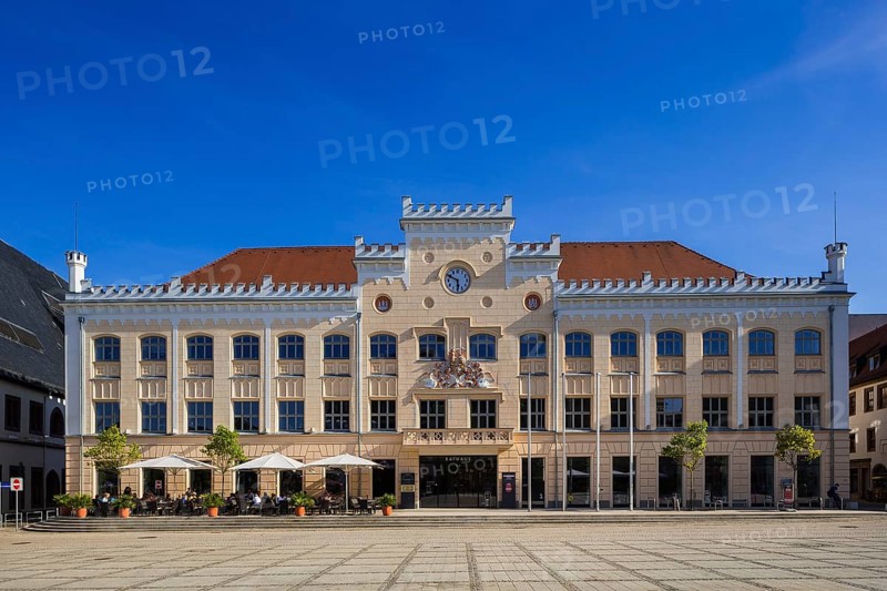 Today, Zwickau is a large district town in the south-west of the Free State of Saxony. The city is known as the Automobile & Robert Schumann City and is the fourth largest city after Leipzig, Dresden and Chemnitz as well as one of the regional centres in the Free State. The Zwickau town hall (1404-1862)