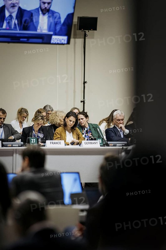 Annalena Baerbock (Buendnis 90 Die Gruenen), Bundesaussenministerin, beim Treffen aller Leiterinnen und Leiter der vorhandenen Delegationen, der heads of delegation, zum neuen Global Stocktake (GST) Textentwurf der UNFCCC, im Rahmen der COP28 in Dubai, 1