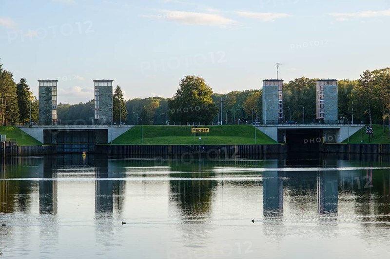 Meppen lock on the Dortmund-Ems Canal, Meppen, Emsland, Lower Saxony, Germany, Europe