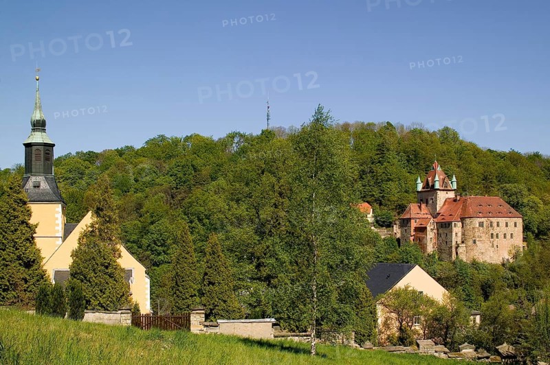 Kuckuckstein Castle in Liebstadt is picturesquely situated on a rocky outcrop (380 metres above sea level) above the Seidewitz river valley at a location that was very favourable for controlling the trade route from the Elbe valley across the Eastern Ore Mountains to Bohemia (Kulmer Steig)