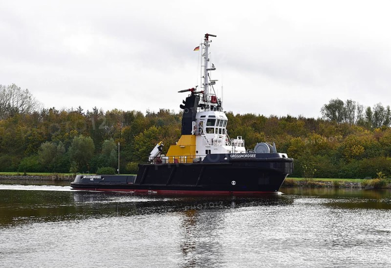 Fireboat, lightship, fire-fighting boat, on the Kiel Canal, Schleswig-Holstein, Germany, Europe