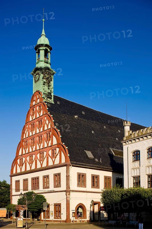 Zwickau Gewandhaus: landmark of the city, built in 1522-1525 in late Gothic style, with Renaissance elements and stepped gables. Former clothmakers' trading house (the Zwicksche Tuch was famous), it has served as the town theatre since 1823