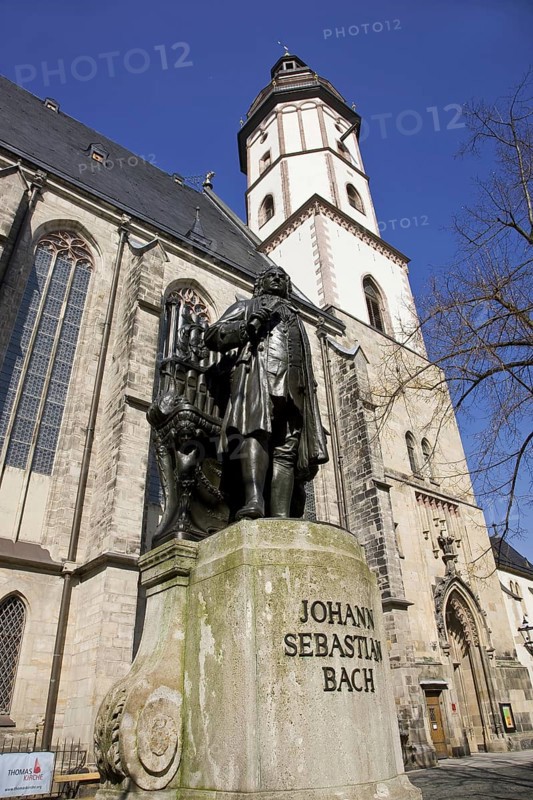 Leipzig The New Bach Monument in Leipzig is located in St Thomas' Churchyard to the south of St Thomas' Church in place of the Leibniz Monument, which stood there from 1883 to 1906. It is one of the city's sights