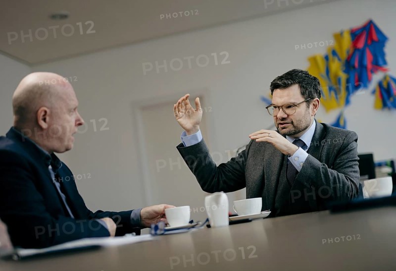 Marco Buschmann (FDP), Bundesminister der Justiz, aufgenommen im Rahmen eines Interview fue NBR in Berlin, 12.12.2023