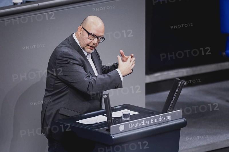 Olaf in der Beek, Mitglied des Deutschen Bundestages (FDP), aufgenommen im Rahmen einer Sitzung des Deutschen Bundestages zur aktuellen Stunde 'Ergebnisse der Klimakonferenz' in Berlin, 14.12.2023