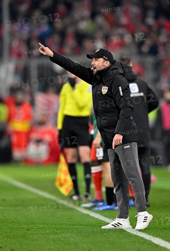 Coach Sebastian Hoeneß VfB Stuttgart gestures, gesture, on the sidelines, Allianz Arena, Munich, Bavaria, Germany, Europe