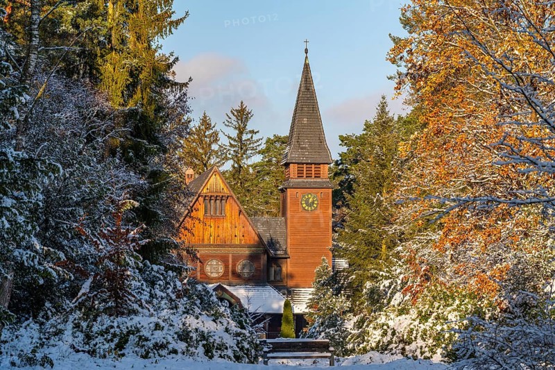 Wooden chapel in the style of Norwegian stave churches in the snow, south-west churchyard, historic cemetery in Stahnsdorf, Potsdam-Mittelmark, Brandenburg, Germany, Europe