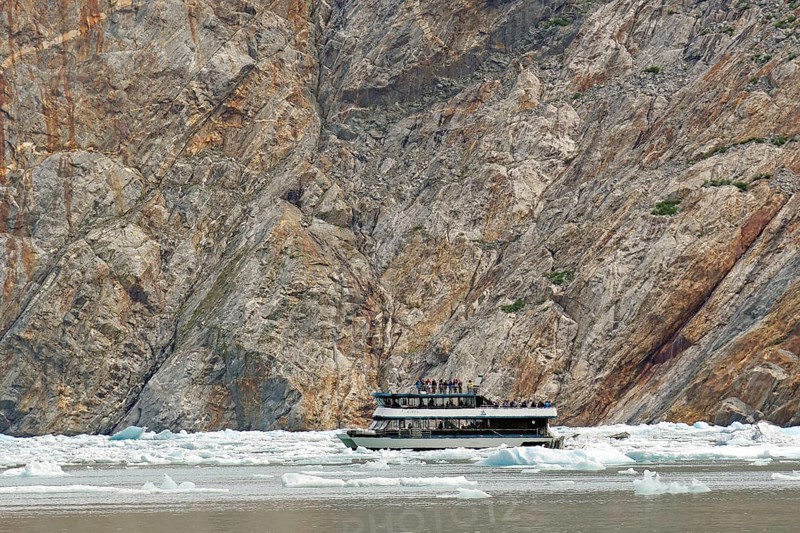 Small boat between ice of a glacier calving into the sea, Tracy Arm Fiord, Tongass National Forest, Juneau, Inside Passage, Alaska, USA, North America