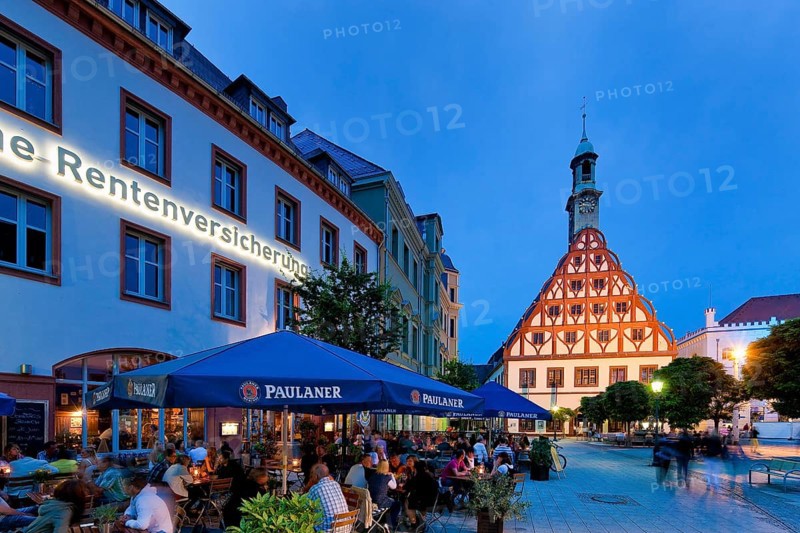 Zwickau Gewandhaus: landmark of the city, built in 1522-1525 in late Gothic style, with Renaissance elements and stepped gables. Former clothmakers' trading house (the Zwicksche Tuch was famous), it has served as the town theatre since 1823
