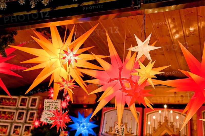 Striezelmarkt, which has been organised since 1434, is the oldest Christmas market in Germany and takes place on the Altmarkt square, taking its name from the traditional Christmas biscuits, Stollen and Striezel. The special goods include Herrnhut and Annaberg stars, among others