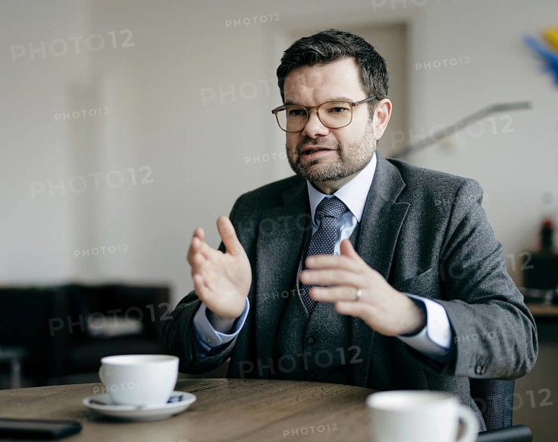 Marco Buschmann (FDP), Bundesminister der Justiz, aufgenommen im Rahmen eines Interview fue NBR in Berlin, 12.12.2023