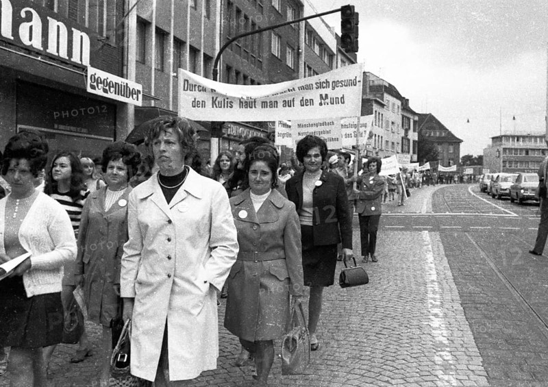 With sometimes original slogans, members and supporters of IG Textil und Bekleidung demonstrated for their interests in Moenchen-Gladbach on 15 June 1971