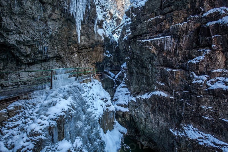 Winter, snowy landscape, icicles, river Breitach and hiking trail through the Breitachklamm gorge near Oberstdorf, Oberallgäu, Allgäu, Bavaria, Germany, Europe