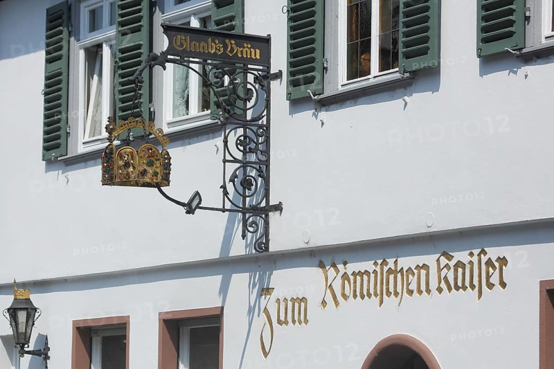 Nose plate with crown from the restaurant Zum römischen Kaiser, brewery, Glaabsbräu, inscription, Seligenstadt, Main, Hesse, Germany, Europe