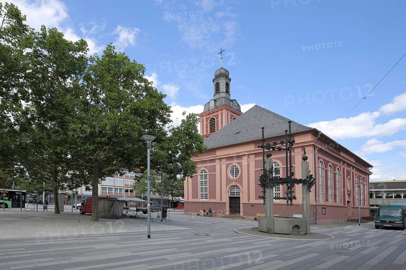 Town church built 1790 with trade fountain, market fountain, market place, Rüsselsheim, Hesse, Germany, Europe