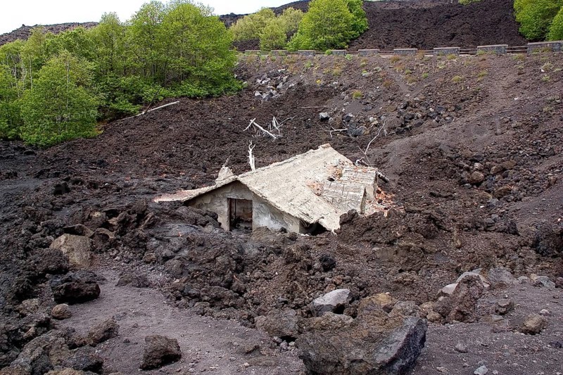 IT sicily Sylvio Dittrich Photo subject to fee! Contact T.:01772156417 Etna ruins, during one of the last eruptions this house was trapped and destroyed by the lava