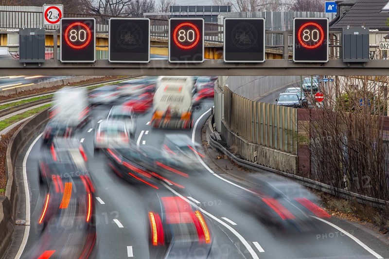 Motorway A40, Ruhrschnellweg, city centre of Essen, exit Essen-Frillendorf, Spurbus route, this area would also be affected by a diesel driving ban, Essen, North Rhine-Westphalia, Germany, Europe
