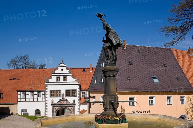 Lauenstein is a district of the town of Geising in the upper Müglitz valley. It is one of the oldest settlements in the Eastern Ore Mountains.falknerbrunnen