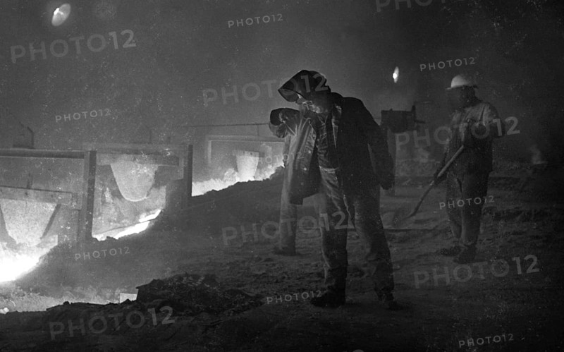 Steel production at the Hoesch AG steelworks in the Westfalenhuette on 4.12.1974 at the blast furnace and Siemens Martin furnace (SM) in Dortmund, Germany, Europe