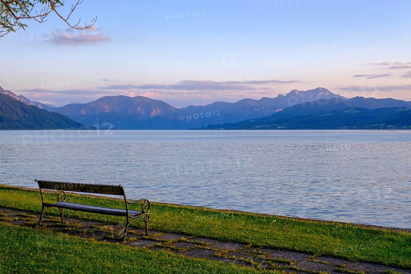 Resting bench, Weyregg am Attersee lido, Salzkammergut, Upper Austria, Austria, Europe