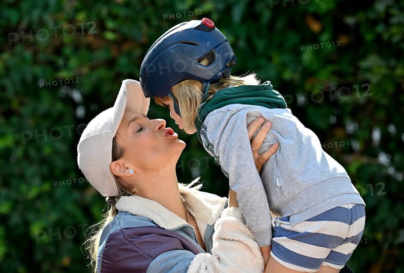 Mother, woman, blonde, baseball cap, kisses boy with helmet, 5 years, blonde, Stuttgart, Baden-Württemberg, Germany, Europe
