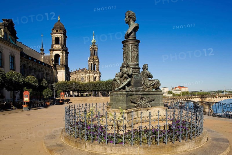 Rietscheldenkmal The Brühl's Terrace is an architectural ensemble and tourist attraction in Dresden. The outdoor area stretches along the Elbe on the Old Town side of Dresden and is also known as the Balcony of Europe