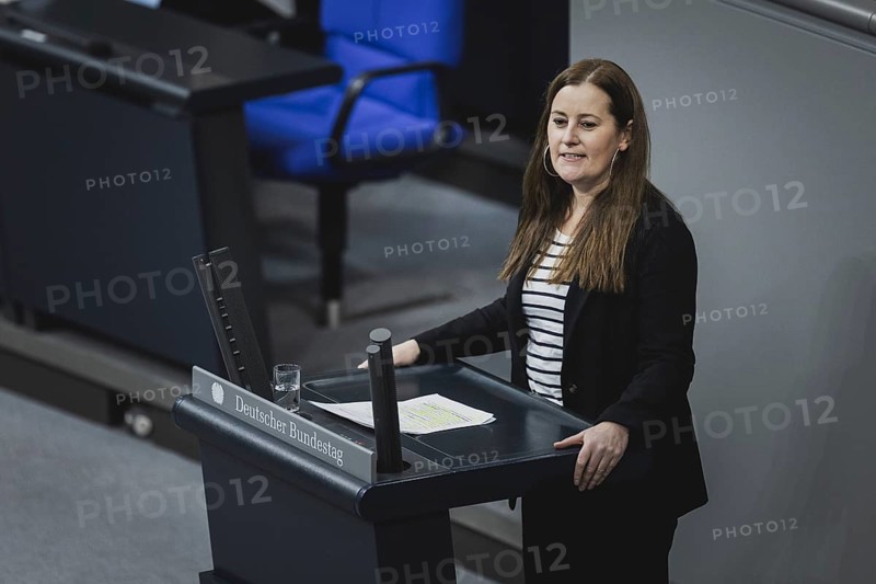 Janine Wissler, Mitglied des Deutschen Bundestages und Parteivorsitzende von Die LINKE, aufgenommen im Rahmen einer Sitzung des Deutschen Bundestages zum Thema 'Halbzeit der Wahlperiode' in Berlin, 14.12.2023
